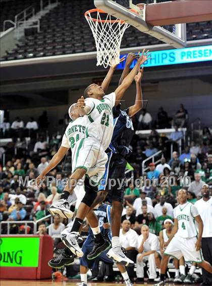 Thumbnail 3 in Compton vs. Lincoln (CIF SoCal D2 Final) photogallery.