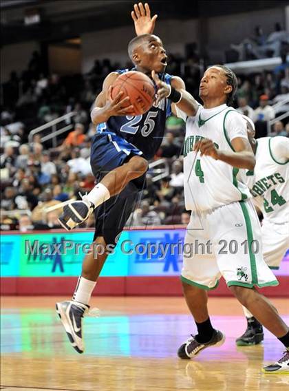 Thumbnail 2 in Compton vs. Lincoln (CIF SoCal D2 Final) photogallery.