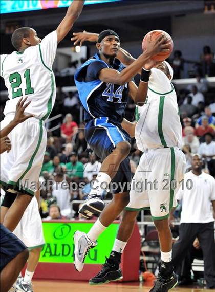 Thumbnail 1 in Compton vs. Lincoln (CIF SoCal D2 Final) photogallery.