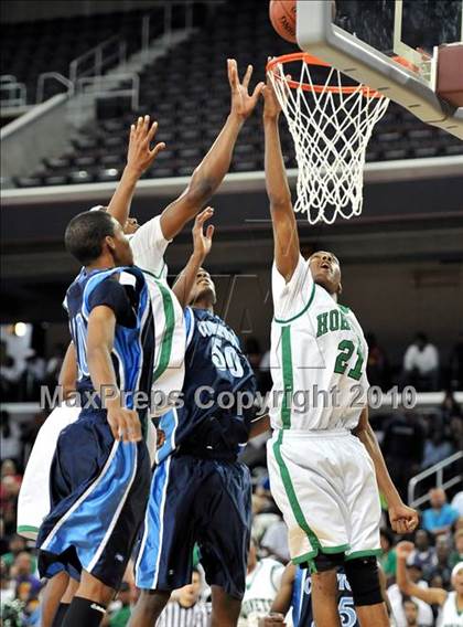 Thumbnail 2 in Compton vs. Lincoln (CIF SoCal D2 Final) photogallery.