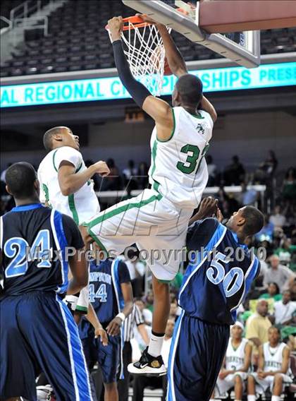 Thumbnail 1 in Compton vs. Lincoln (CIF SoCal D2 Final) photogallery.