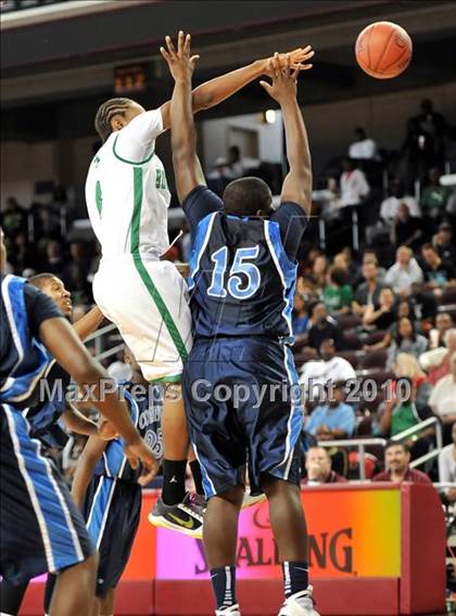 Thumbnail 1 in Compton vs. Lincoln (CIF SoCal D2 Final) photogallery.