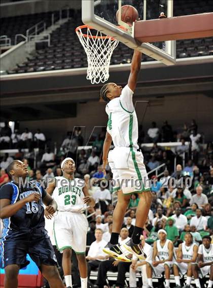 Thumbnail 2 in Compton vs. Lincoln (CIF SoCal D2 Final) photogallery.