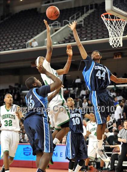 Thumbnail 2 in Compton vs. Lincoln (CIF SoCal D2 Final) photogallery.
