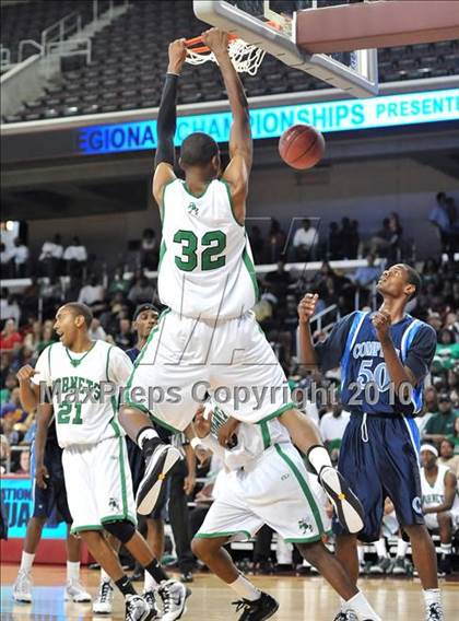 Thumbnail 2 in Compton vs. Lincoln (CIF SoCal D2 Final) photogallery.