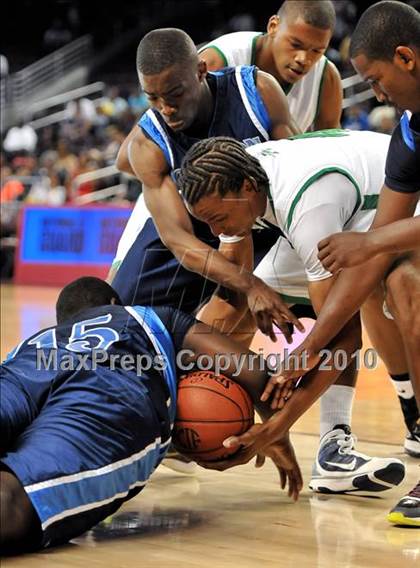Thumbnail 2 in Compton vs. Lincoln (CIF SoCal D2 Final) photogallery.