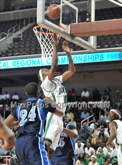 Thumbnail 1 in Compton vs. Lincoln (CIF SoCal D2 Final) photogallery.