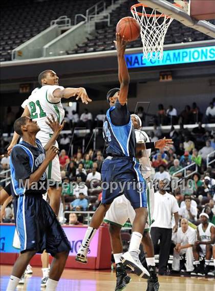Thumbnail 3 in Compton vs. Lincoln (CIF SoCal D2 Final) photogallery.