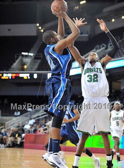 Thumbnail 3 in Compton vs. Lincoln (CIF SoCal D2 Final) photogallery.