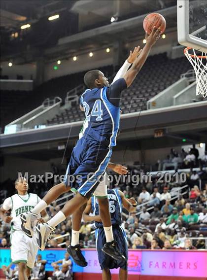 Thumbnail 2 in Compton vs. Lincoln (CIF SoCal D2 Final) photogallery.