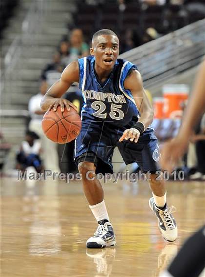 Thumbnail 2 in Compton vs. Lincoln (CIF SoCal D2 Final) photogallery.
