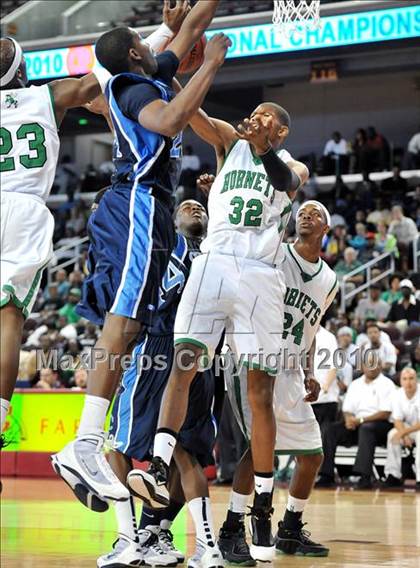 Thumbnail 2 in Compton vs. Lincoln (CIF SoCal D2 Final) photogallery.