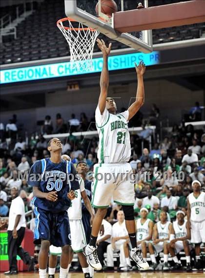 Thumbnail 2 in Compton vs. Lincoln (CIF SoCal D2 Final) photogallery.