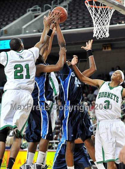 Thumbnail 1 in Compton vs. Lincoln (CIF SoCal D2 Final) photogallery.