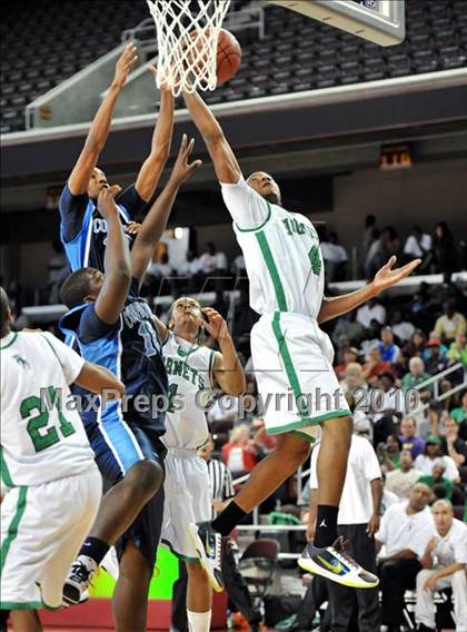 Thumbnail 3 in Compton vs. Lincoln (CIF SoCal D2 Final) photogallery.