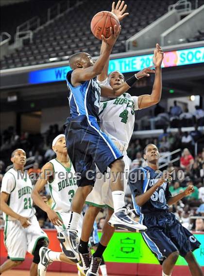 Thumbnail 1 in Compton vs. Lincoln (CIF SoCal D2 Final) photogallery.