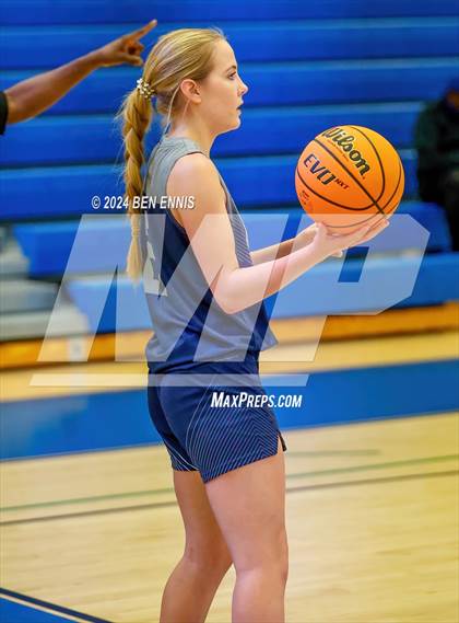 Thumbnail 3 in Lanier Christian Academy vs. The King's Academy (GAPPS 1-AA Semifinals) photogallery.