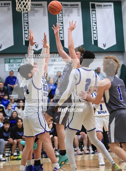 Thumbnail 2 in Haldane vs. Millbrook (NYSPHSAA Class C Regional Semifinal) photogallery.