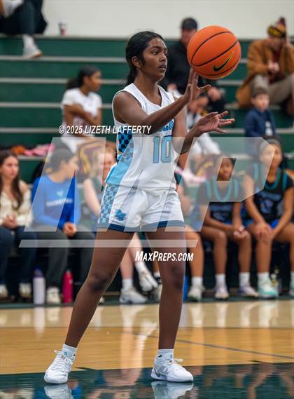 Thumbnail 2 in Dougherty Valley vs. Branson (Sabrina Ionescu SI20 Showcase) photogallery.