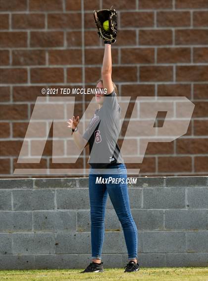 Thumbnail 1 in Atkins vs Perryville (3A District) photogallery.