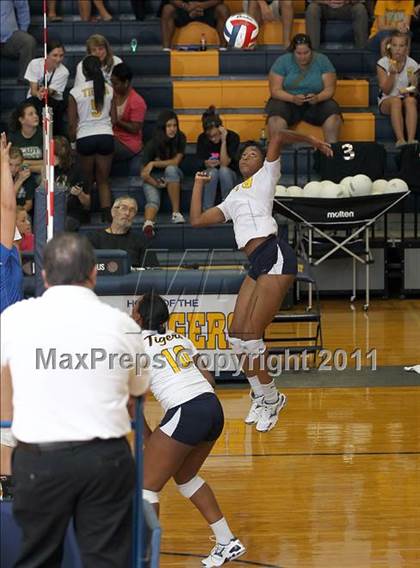 Thumbnail 2 in Stony Point vs. Leander photogallery.