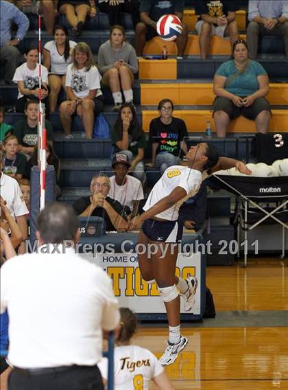 Thumbnail 3 in Stony Point vs. Leander photogallery.