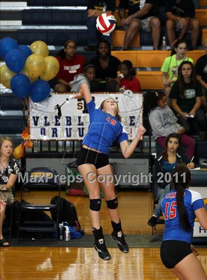 Thumbnail 2 in Stony Point vs. Leander photogallery.