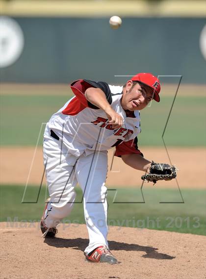 Thumbnail 1 in Elsinore vs. De La Salle (Hard 9 National Classic) photogallery.