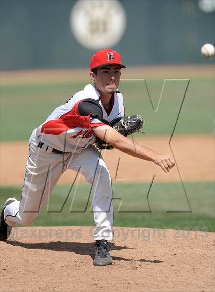 Thumbnail 3 in Elsinore vs. De La Salle (Hard 9 National Classic) photogallery.