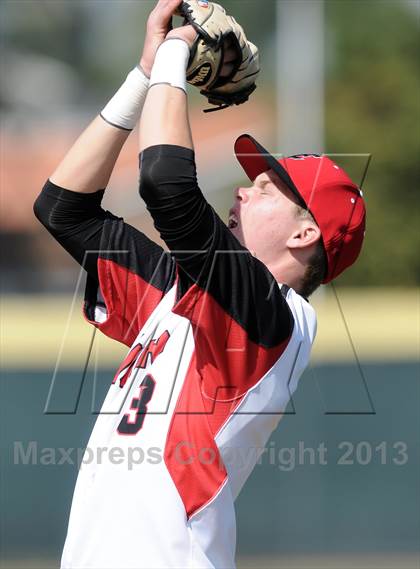 Thumbnail 3 in Elsinore vs. De La Salle (Hard 9 National Classic) photogallery.