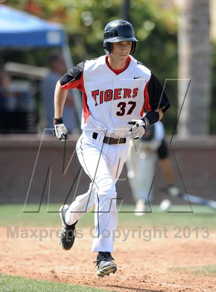 Thumbnail 1 in Elsinore vs. De La Salle (Hard 9 National Classic) photogallery.