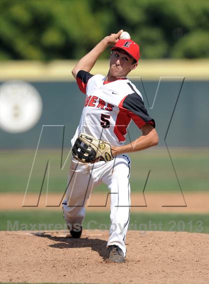 Thumbnail 2 in Elsinore vs. De La Salle (Hard 9 National Classic) photogallery.
