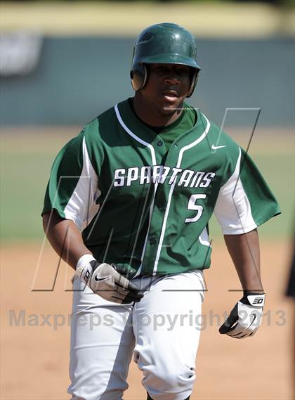 Thumbnail 1 in Elsinore vs. De La Salle (Hard 9 National Classic) photogallery.