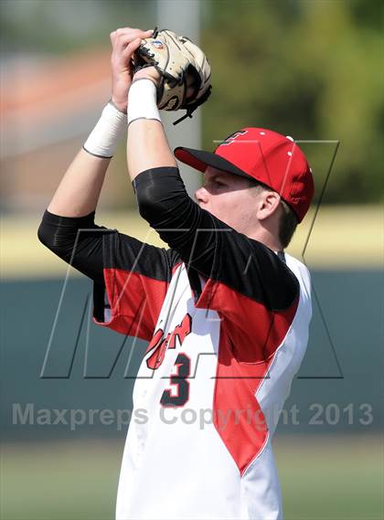 Thumbnail 1 in Elsinore vs. De La Salle (Hard 9 National Classic) photogallery.