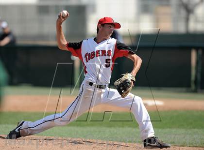 Thumbnail 3 in Elsinore vs. De La Salle (Hard 9 National Classic) photogallery.