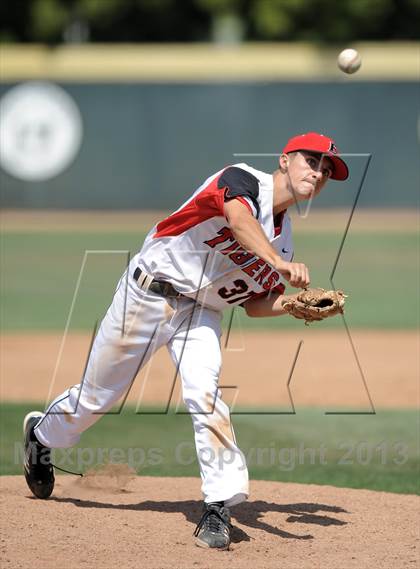 Thumbnail 3 in Elsinore vs. De La Salle (Hard 9 National Classic) photogallery.