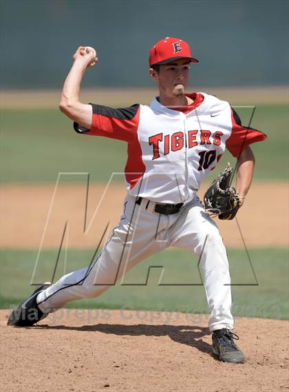 Thumbnail 1 in Elsinore vs. De La Salle (Hard 9 National Classic) photogallery.