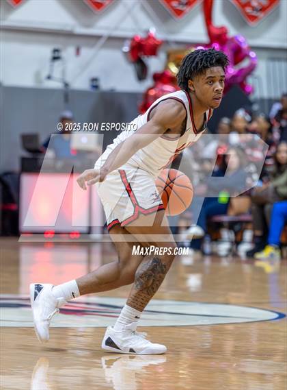 Thumbnail 3 in Long Island Lutheran vs Oak Hill Academy ( Bob McKillop Invitational ) photogallery.