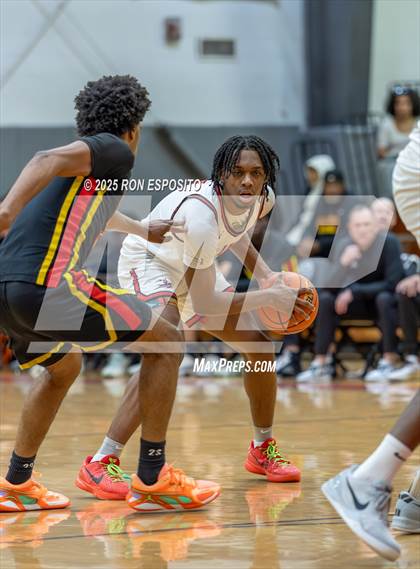 Thumbnail 2 in Long Island Lutheran vs Oak Hill Academy ( Bob McKillop Invitational ) photogallery.