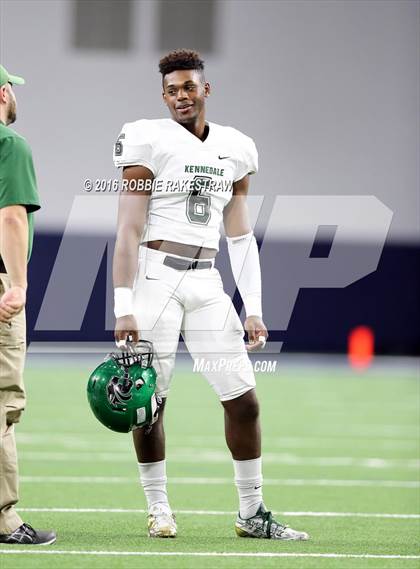 Thumbnail 1 in Van vs. Kennedale (UIL 4A Regional Final) photogallery.