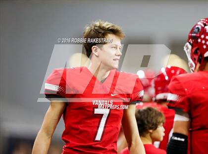 Thumbnail 2 in Van vs. Kennedale (UIL 4A Regional Final) photogallery.