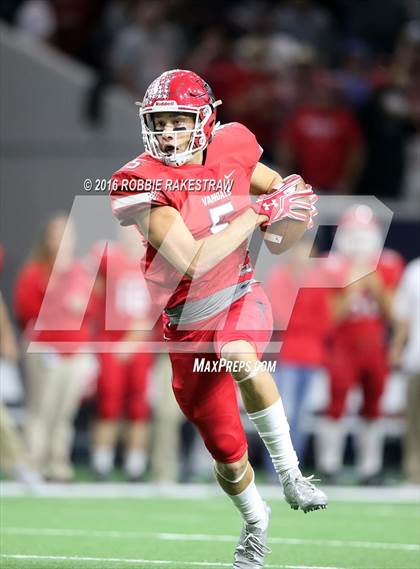 Thumbnail 2 in Van vs. Kennedale (UIL 4A Regional Final) photogallery.