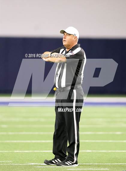 Thumbnail 1 in Van vs. Kennedale (UIL 4A Regional Final) photogallery.