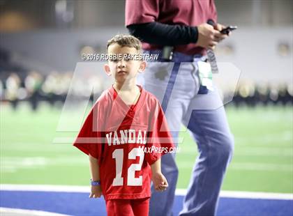 Thumbnail 2 in Van vs. Kennedale (UIL 4A Regional Final) photogallery.