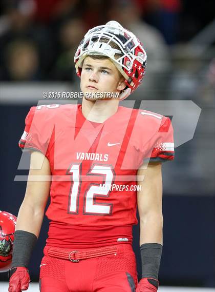 Thumbnail 2 in Van vs. Kennedale (UIL 4A Regional Final) photogallery.