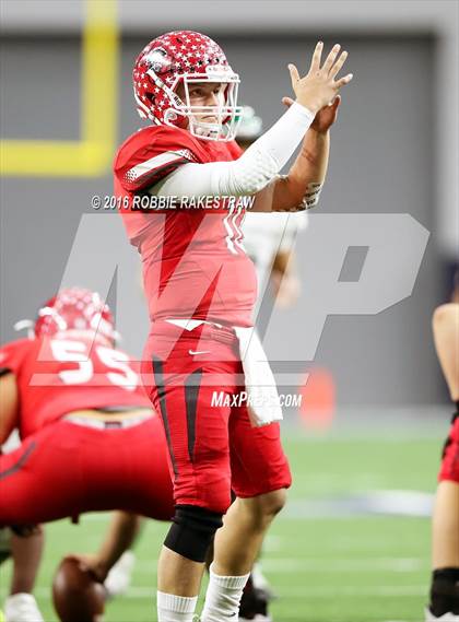 Thumbnail 1 in Van vs. Kennedale (UIL 4A Regional Final) photogallery.