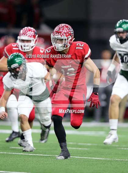 Thumbnail 3 in Van vs. Kennedale (UIL 4A Regional Final) photogallery.