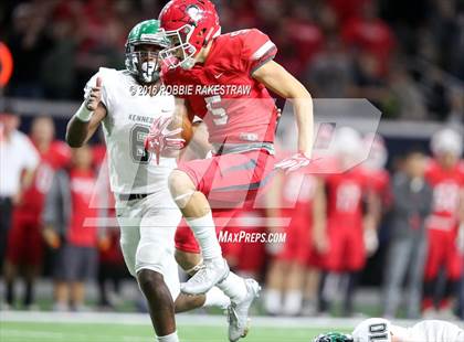 Thumbnail 2 in Van vs. Kennedale (UIL 4A Regional Final) photogallery.