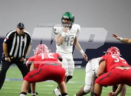 Thumbnail 2 in Van vs. Kennedale (UIL 4A Regional Final) photogallery.