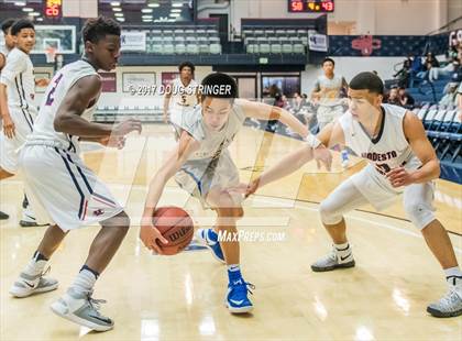 Thumbnail 3 in Modesto Christian vs. Newark Memorial (MLK De La Salle/MaxPreps Classic) photogallery.